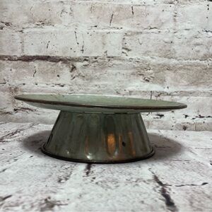 Rustic Metal Pedestal Stand